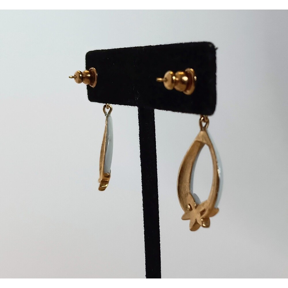 Vintage Crown Trifari White Enamel & Goldtone Dangle Earrings 1.25 in - Picture 9 of 16